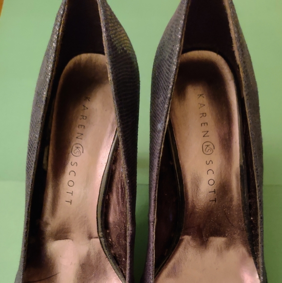 Karen Scott Gladdys Textured Fabric Navy Blue Pumps with Faux Suede - Picture 2 of 4